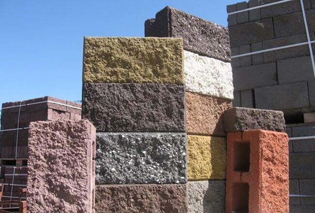 Лицевые керамзитобетонные блоки используются для сооружения зданий без последующей отделки